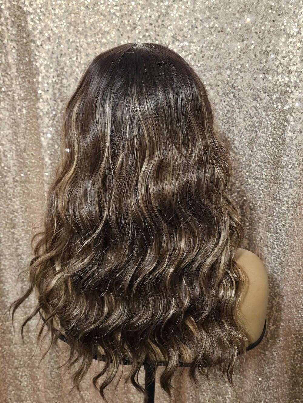Wig - Picture 3 of 6